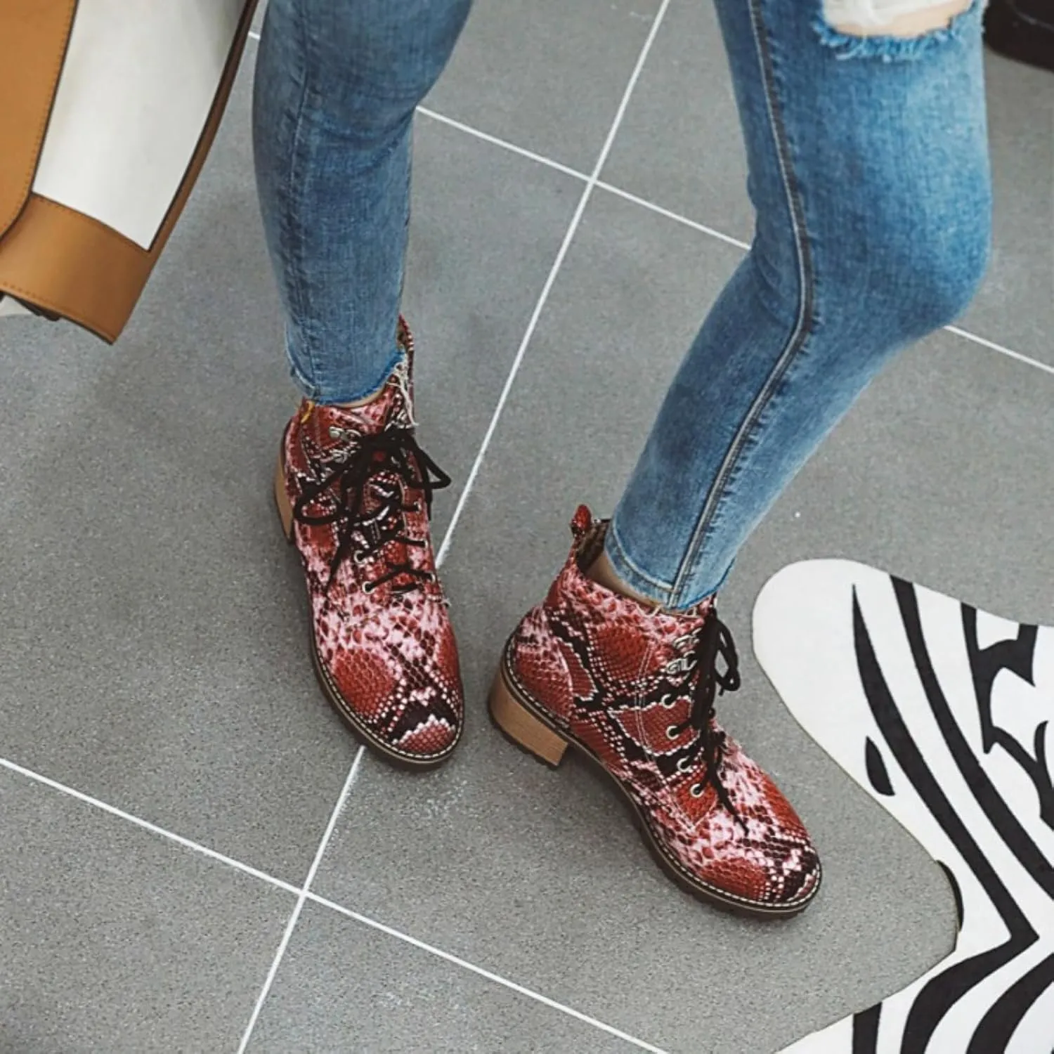 Aflngle Women's Snakeskin Printed Lace Up Chunky Heel Flat Ankle Boots Fashion Round Closed Toe Low Heel Block Short Boots Comfortable Slip on Gothic Chelsea Booties