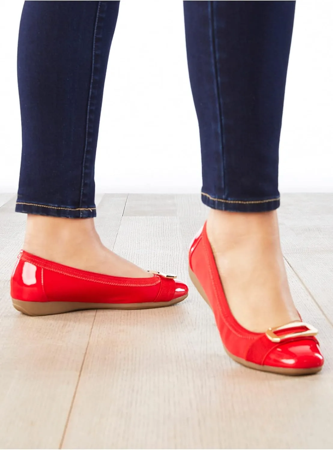 Comfortview Women's The London Flat (Wide Widths Available)