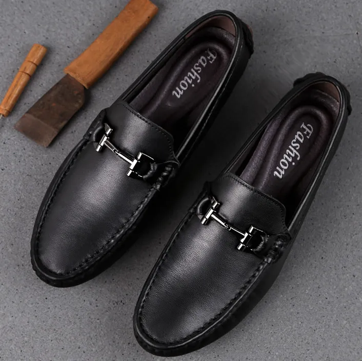 Fashionable leather low shoes designer