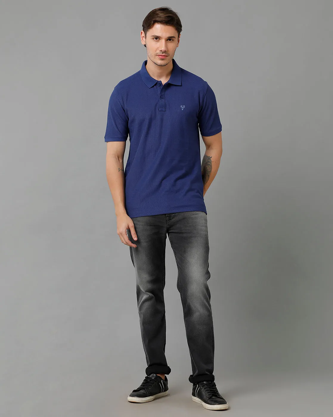 Men Solid Regular Fit Casual T-Shirt