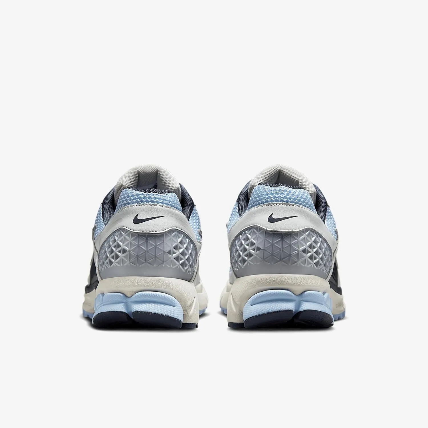 NIKE Men's Low-Top Sneakers