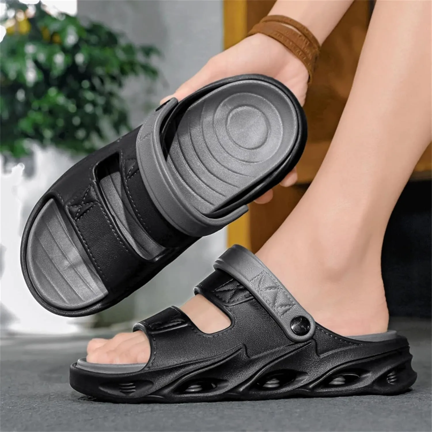 Unisex Outdoor Sandals - Breathable Clogs for Beach and Garden
