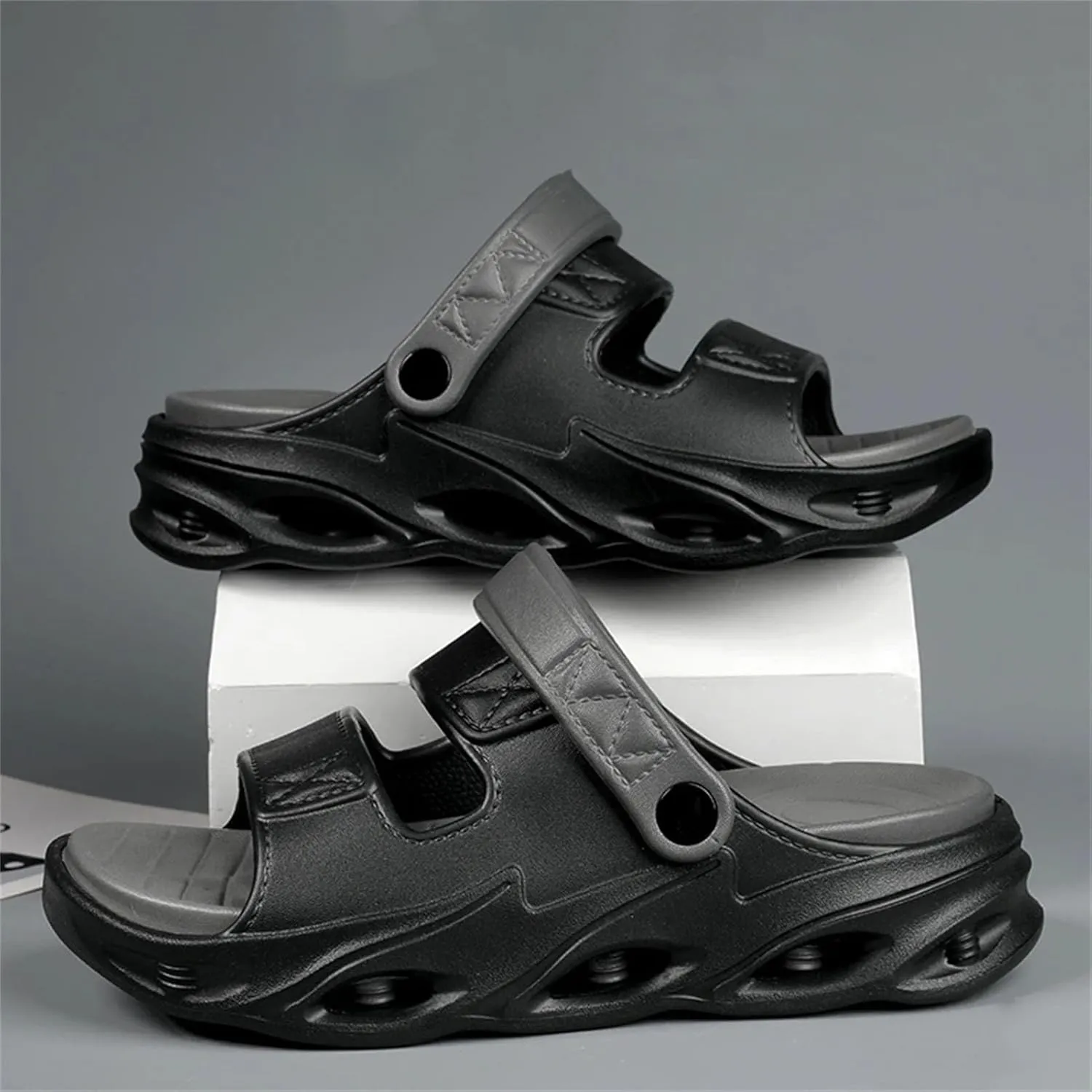 Unisex Outdoor Sandals - Breathable Clogs for Beach and Garden