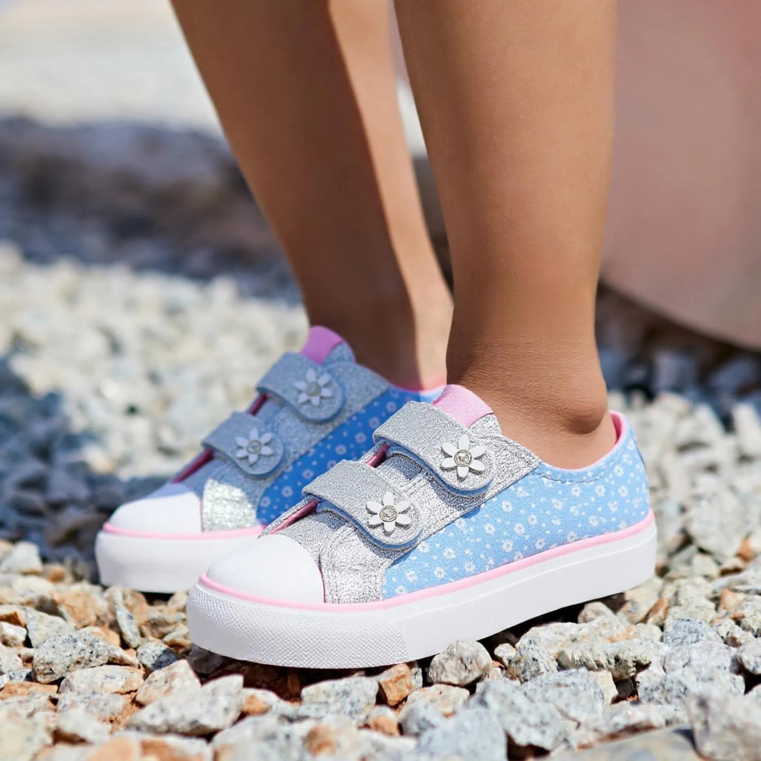 Weestep Girls Glitter Low-Top Casual Canvas Shoes - Lightweight Fashion Sneakers for Toddler and Little Kid